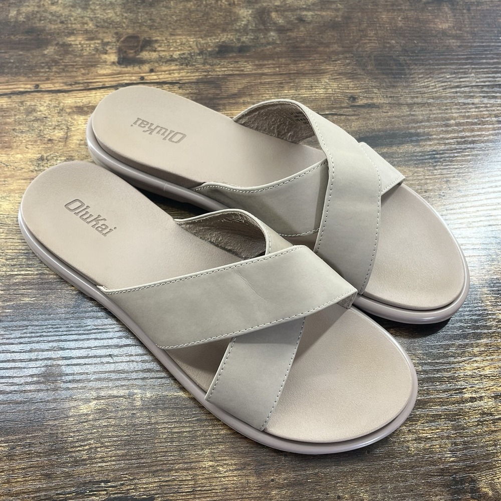 OLUKAI La'i Slides Sandals Women's Size 8 Taupe Tan Slip On Beach Resort Coastal